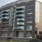 Premier Centre - Finzels Reach Hotell 3*