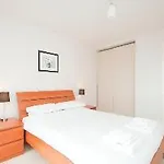 Premier Centre - Finzels Reach 3*